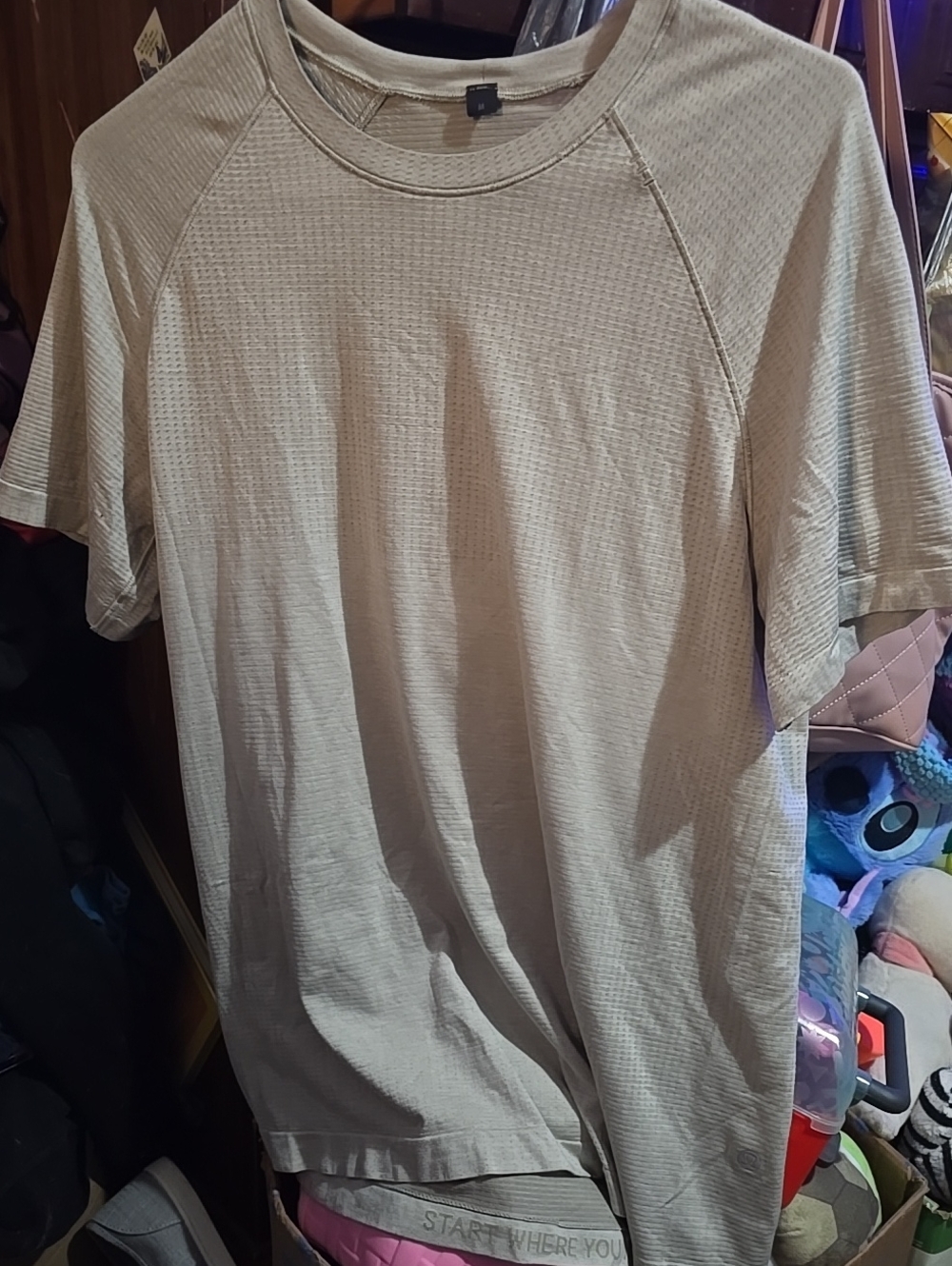 Men's¹ M  Lightweight Beige Short-Sleeve Crewneck Shirt